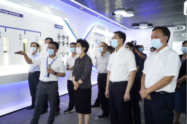 湖南省政協(xié)黨組副書記烏蘭調研中偉寧鄉(xiāng)產業(yè)基地