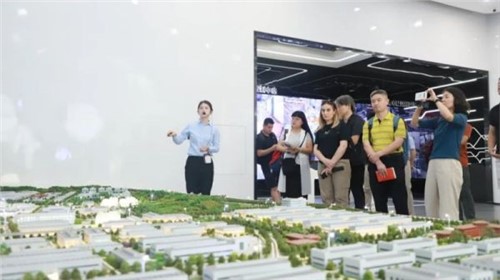 國際媒體第二波！法新社等11家國內外主流媒體采訪中偉